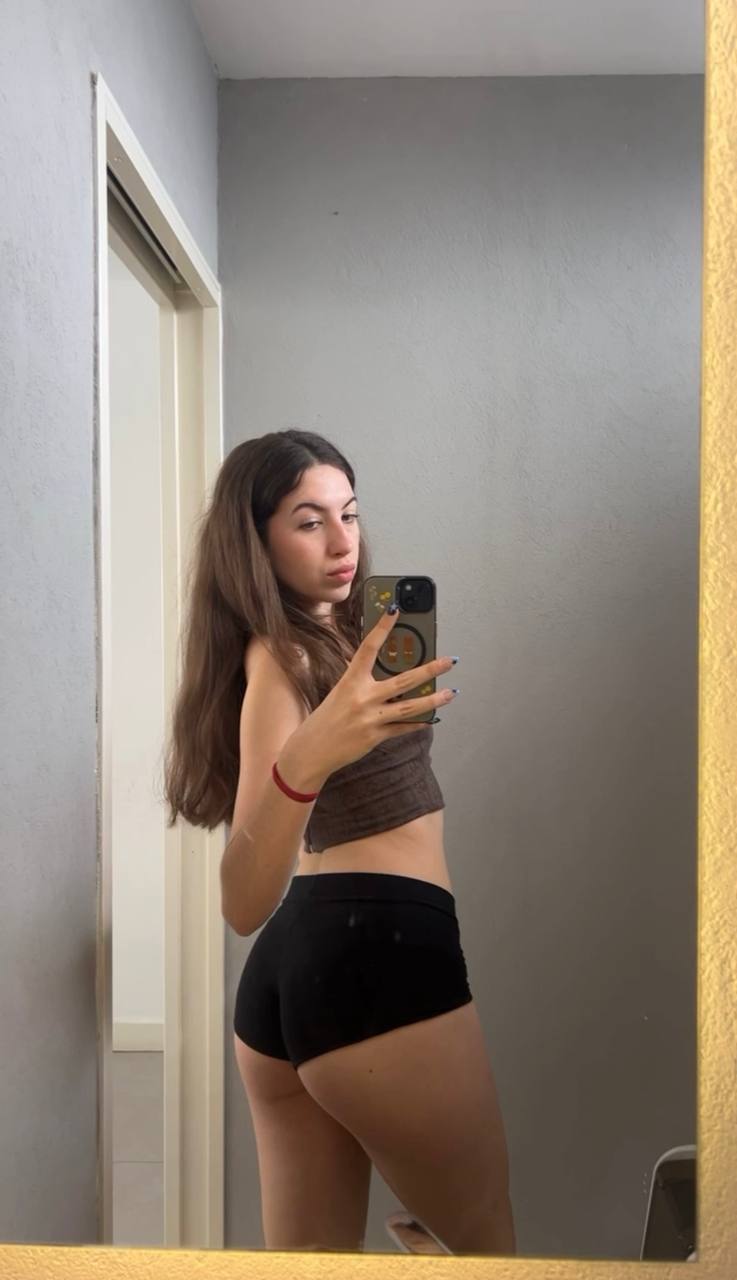 Amber in her underwear in Bremen