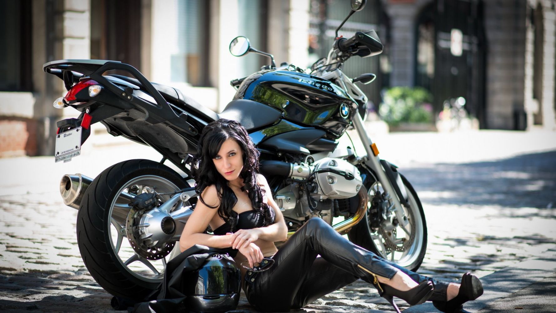 European women on bikes in Bremen