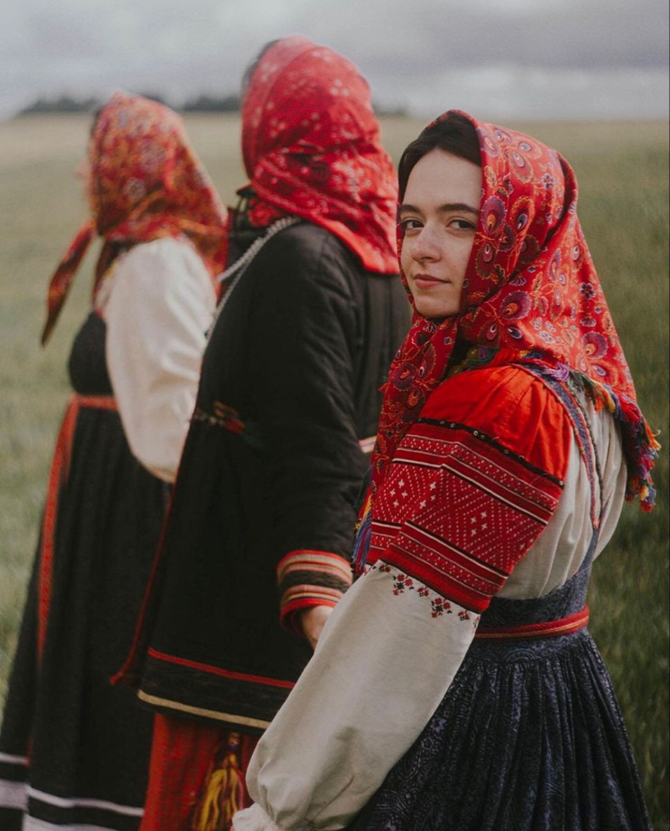 Women in Slavic costumes in Bremen