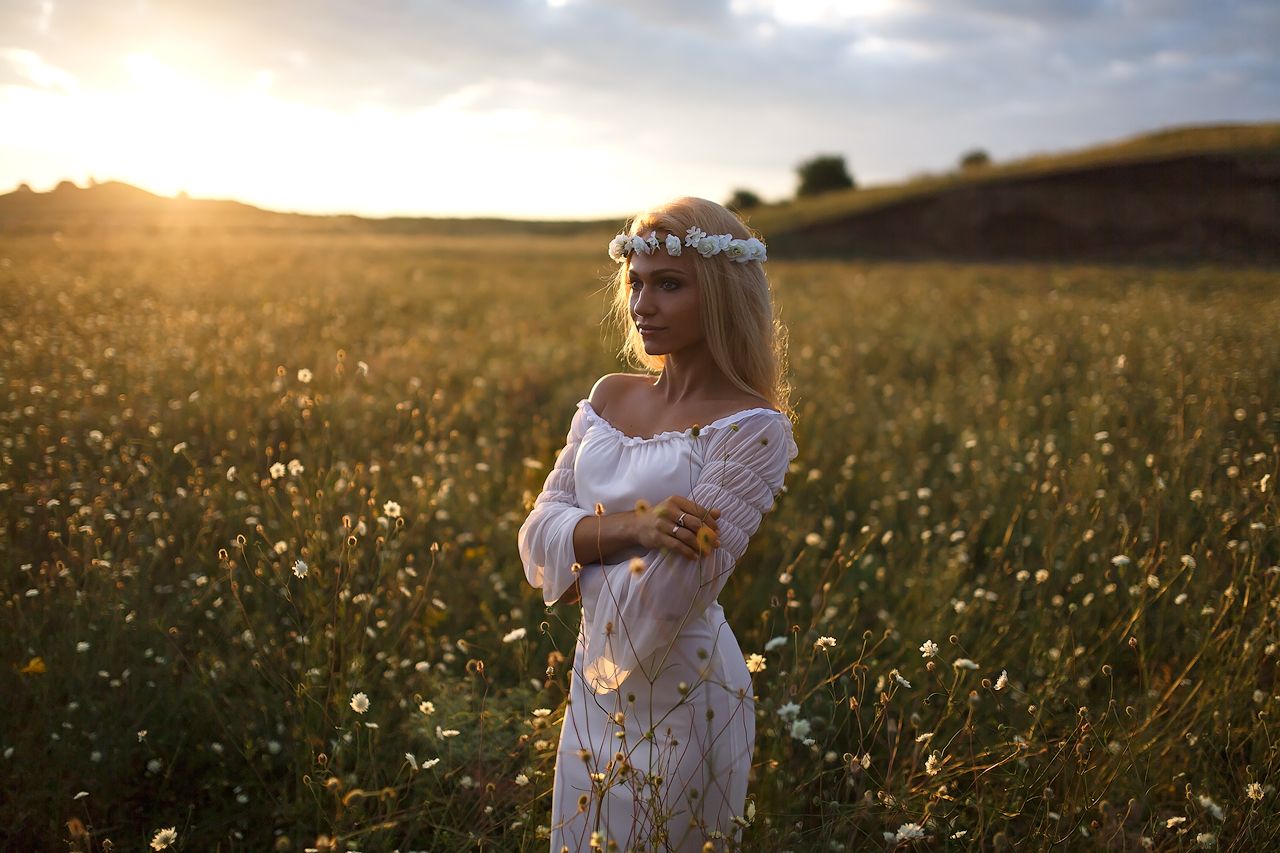 Girls in Slavic costumes in Bremen