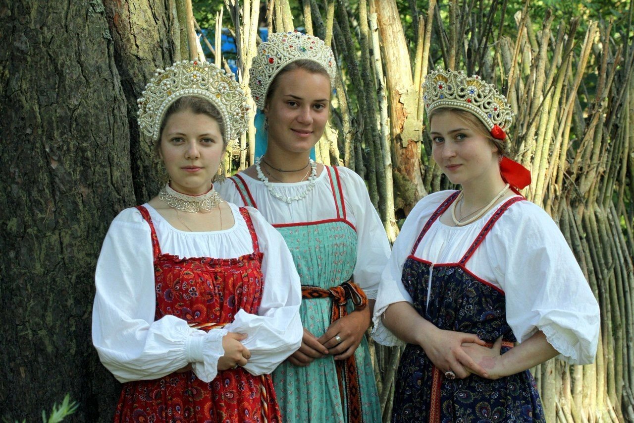 Sexy model Girls in Slavic costumes in Bremen